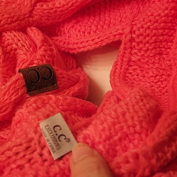 C.C. beanie, tech gloves and infinity scarf - Picture 7 of 9